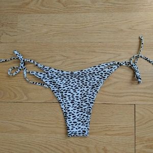 Spotted print bikini bottoms